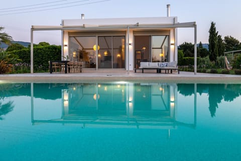 Patio, Living room, Dining area, City view, Pool view, Sea view, Swimming pool, Swimming pool, Sunset, sunbed