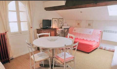 Communal lounge/ TV room, Living room, Seating area, Dining area