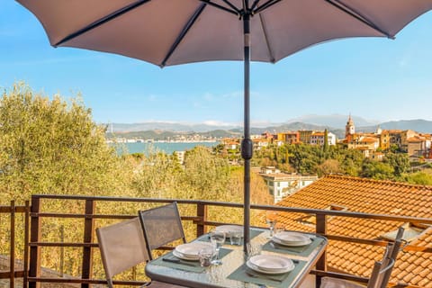 Nearby landmark, Spring, Neighbourhood, Natural landscape, Balcony/Terrace, Balcony/Terrace, Hiking, Mountain view, Sea view, Time of day, Location