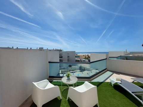 Balcony/Terrace, Pool view, Sea view