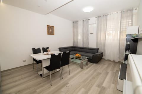 Junior Deluxe 2 Apartment in Merano