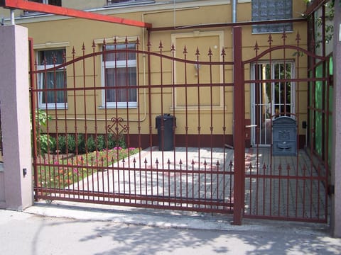 Property building, Facade/entrance