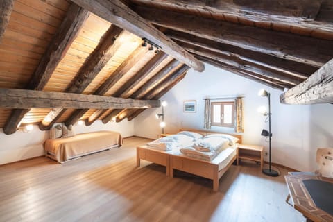 Bed, Photo of the whole room, Seating area, Bedroom