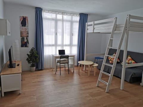 Dining area, bunk bed
