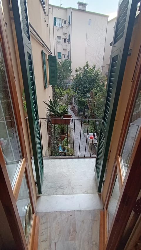 Sopra_lavia Stazione_La Spezia_Cinque Terre House in La Spezia