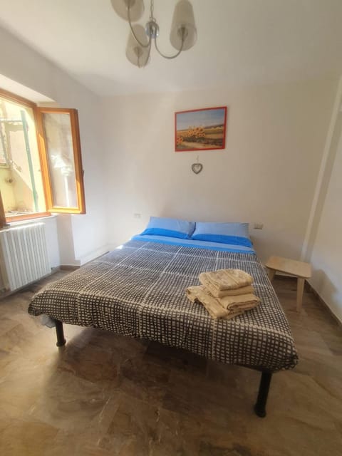 Sopra_lavia Stazione_La Spezia_Cinque Terre House in La Spezia