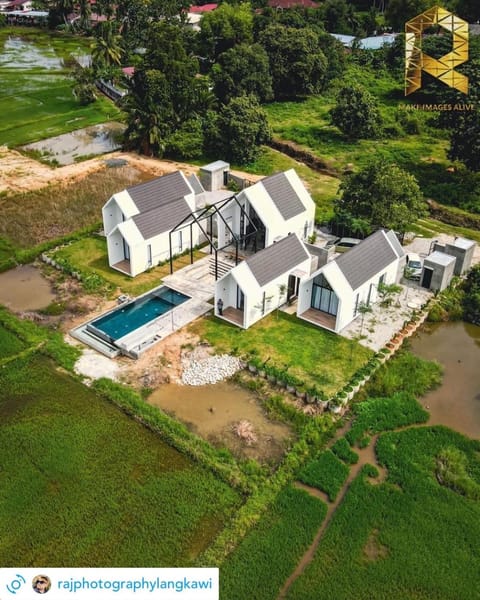 Property building, Natural landscape, Bird's eye view, Pool view, Swimming pool
