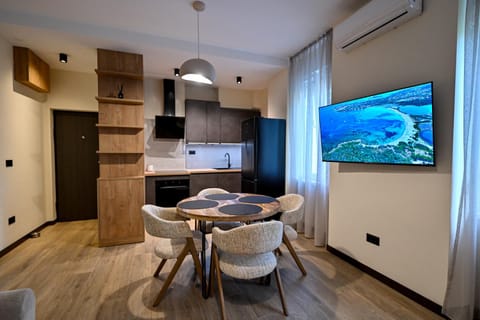 TV and multimedia, Kitchen or kitchenette, Living room, Seating area, Dining area, oven, stove