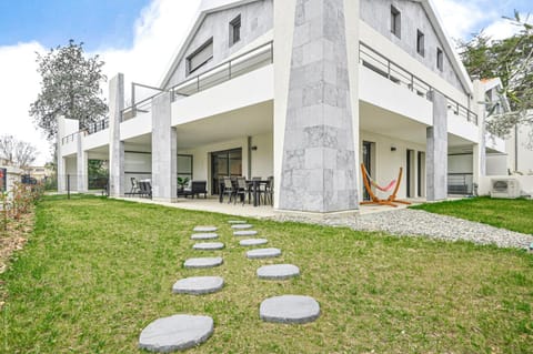 T4 NEUF - JARDIN-TERRASSE ET PISCINE – ACCÈS DIRECT PLAGES ET CENTRE VILLAGE – App C 12 Apartment in La Cadière-d'Azur