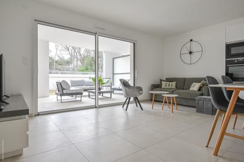 T4 NEUF - JARDIN-TERRASSE ET PISCINE – ACCÈS DIRECT PLAGES ET CENTRE VILLAGE – App C 12 Apartment in La Cadière-d'Azur