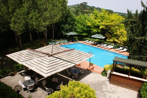Restaurant/places to eat, Pool view, Swimming pool, Swimming pool
