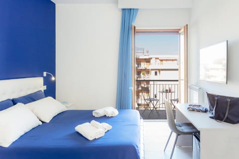 Bed, Balcony/Terrace, Bedroom