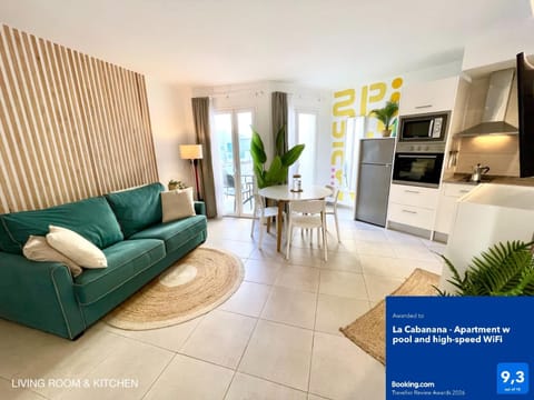 Kitchen or kitchenette, Living room