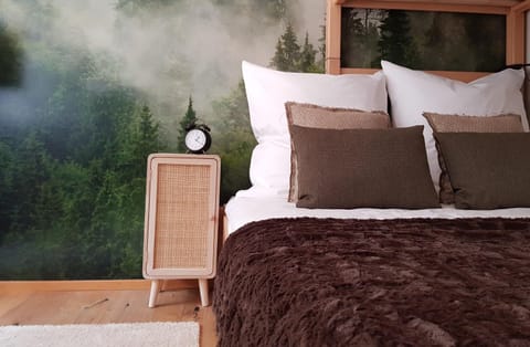 Bedroom, bunk bed