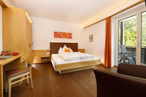 Bed, Balcony/Terrace, Photo of the whole room, Decorative detail, Bedroom, Garden view