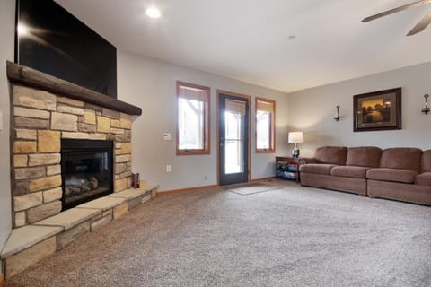 First Floor 3 BR Condo, Northern Bay Golf Course Apartment in Castle Rock Lake