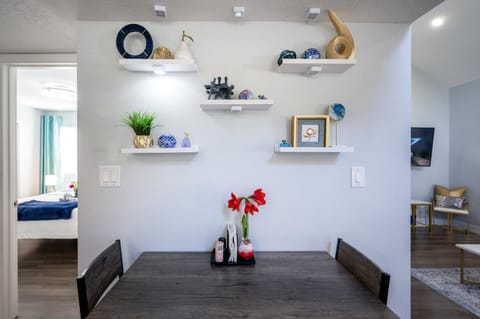 Seating area, Dining area, Breakfast