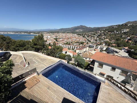 Natural landscape, City view, Mountain view, Swimming pool