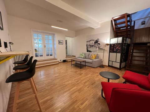 Living room, Seating area