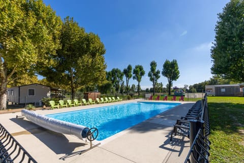 L'Oasis des Dombes Campground/ 
RV Resort in Auvergne-Rhône-Alpes