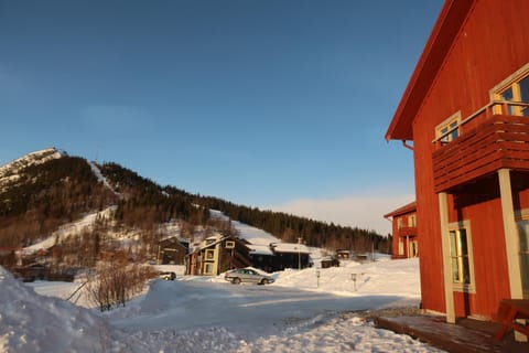 Property building, Day, Natural landscape, Winter, Mountain view