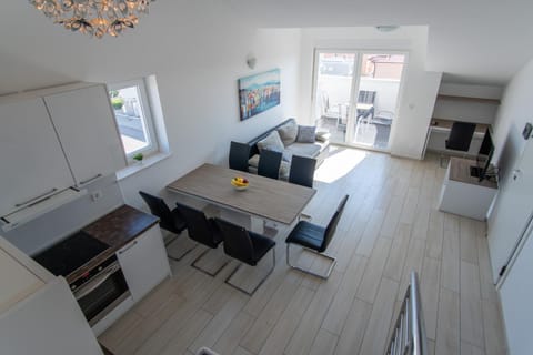 Kitchen or kitchenette, Living room, Seating area