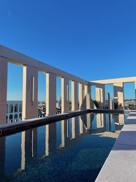 Day, Swimming pool