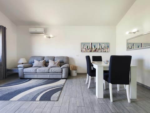 Living room, Seating area, Dining area, air conditioner