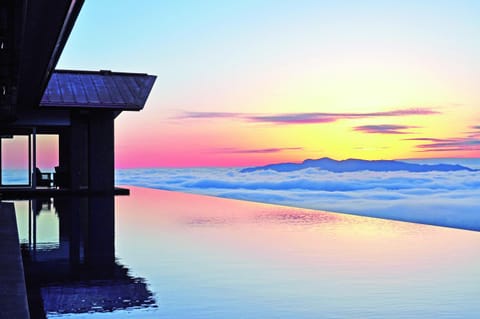 View (from property/room), Lake view, Mountain view, Sunrise
