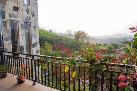 Balcony/Terrace, Mountain view