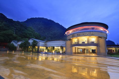 Restaurant/places to eat, Facade/entrance
