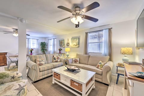 PCB Group Retreat with Deck, 1 Block to Beach! House in Sunnyside