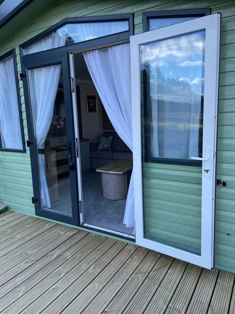 Facade/entrance, Balcony/Terrace