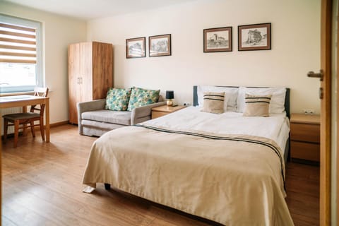 Bed, Photo of the whole room, Seating area