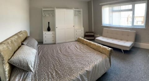 3 bedroom modern flat, sleeps 8, Mablethorpe, Linc Apartment in Mablethorpe