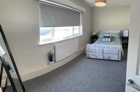 3 bedroom modern flat, sleeps 8, Mablethorpe, Linc Apartment in Mablethorpe