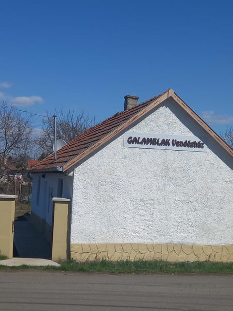 Property building, Facade/entrance, Property logo or sign