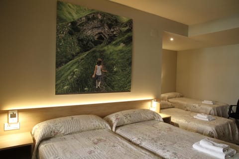 Photo of the whole room, Decorative detail