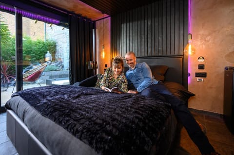 Patio, Bed, Bedroom