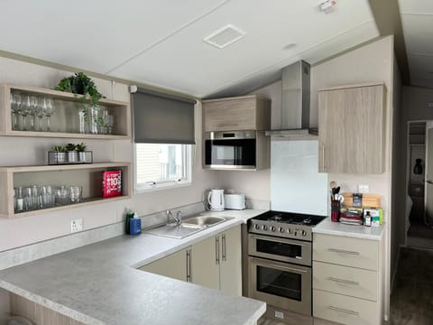 Summer Breeze @ Seven Bays, Padstow House in England