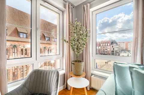 Nearby landmark, Living room, Seating area, City view, Street view