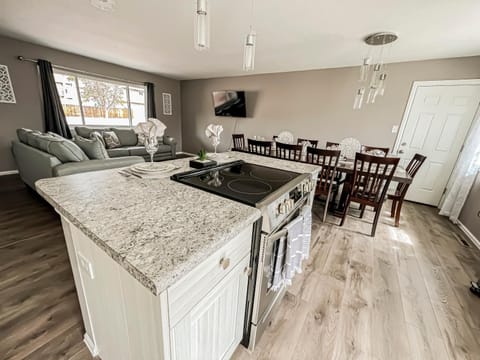 Pet Friendly Close to all Attractions. MTN Views! Villa in Colorado Springs