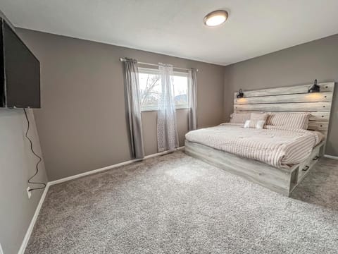 Pet Friendly Close to all Attractions. MTN Views! Villa in Colorado Springs