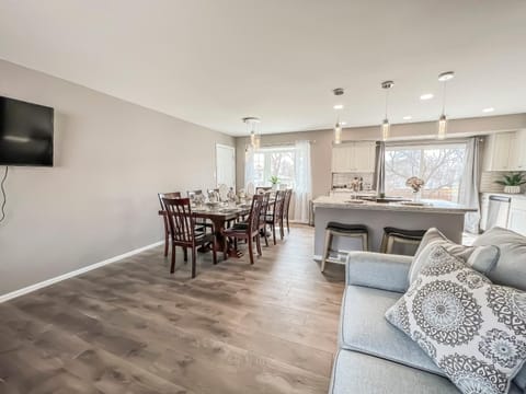 Pet Friendly Close to all Attractions. MTN Views! Villa in Colorado Springs