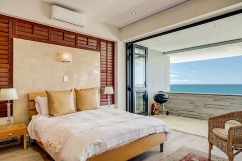 Bed, View (from property/room), Balcony/Terrace, Bedroom, Sea view