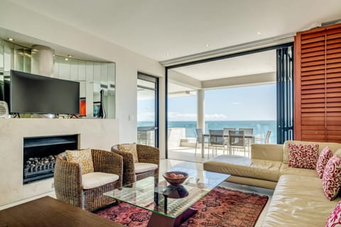 Living room, Seating area, Dining area, Sea view