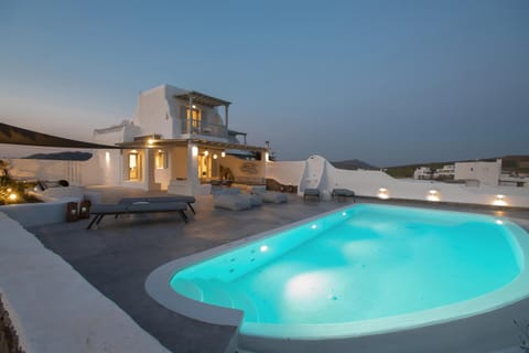 Property building, Massage, Spa and wellness centre/facilities, Swimming pool, Swimming pool, Sunrise, Sunset
