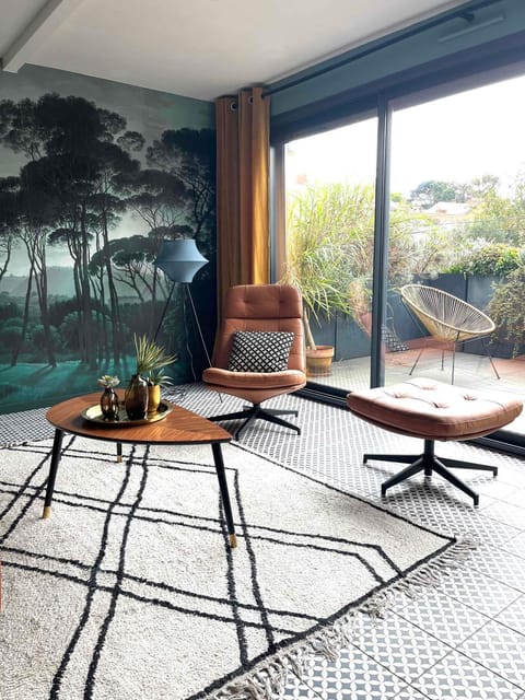 Patio, TV and multimedia, Coffee/tea facilities, Living room, Seating area, flat iron, heating, internet, stove, toaster, towels, kitchen