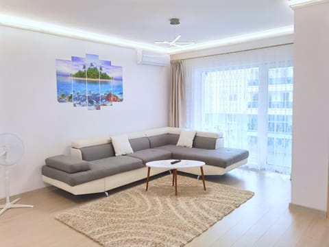 TV and multimedia, Living room, Seating area, Facility for disabled guests, air conditioner