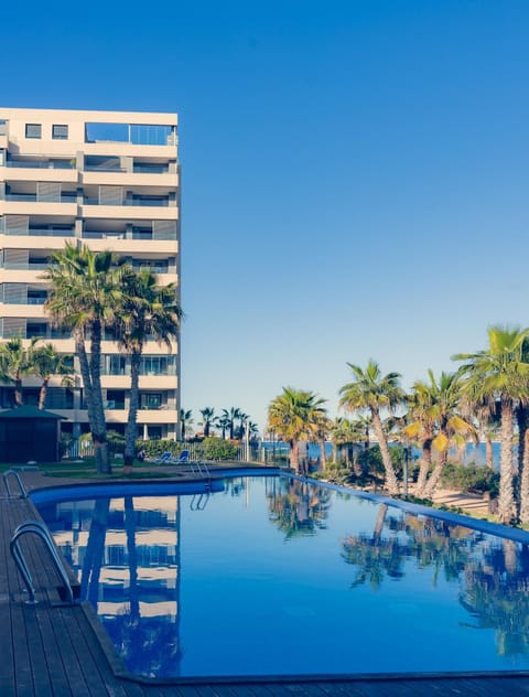Property building, Day, Pool view, Swimming pool, Swimming pool, sunbed